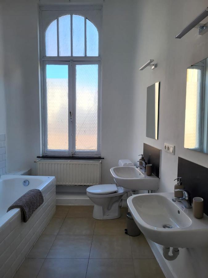 Brussels Bed & Blockchain Private Rooms With Shared Bathroom Etterbeek 外观 照片