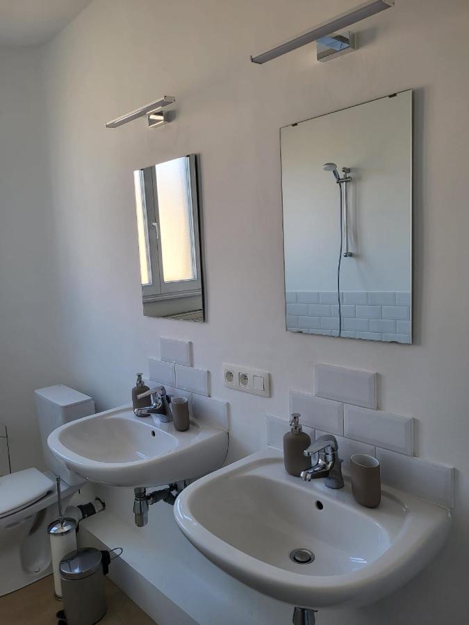 Brussels Bed & Blockchain Private Rooms With Shared Bathroom Etterbeek 外观 照片