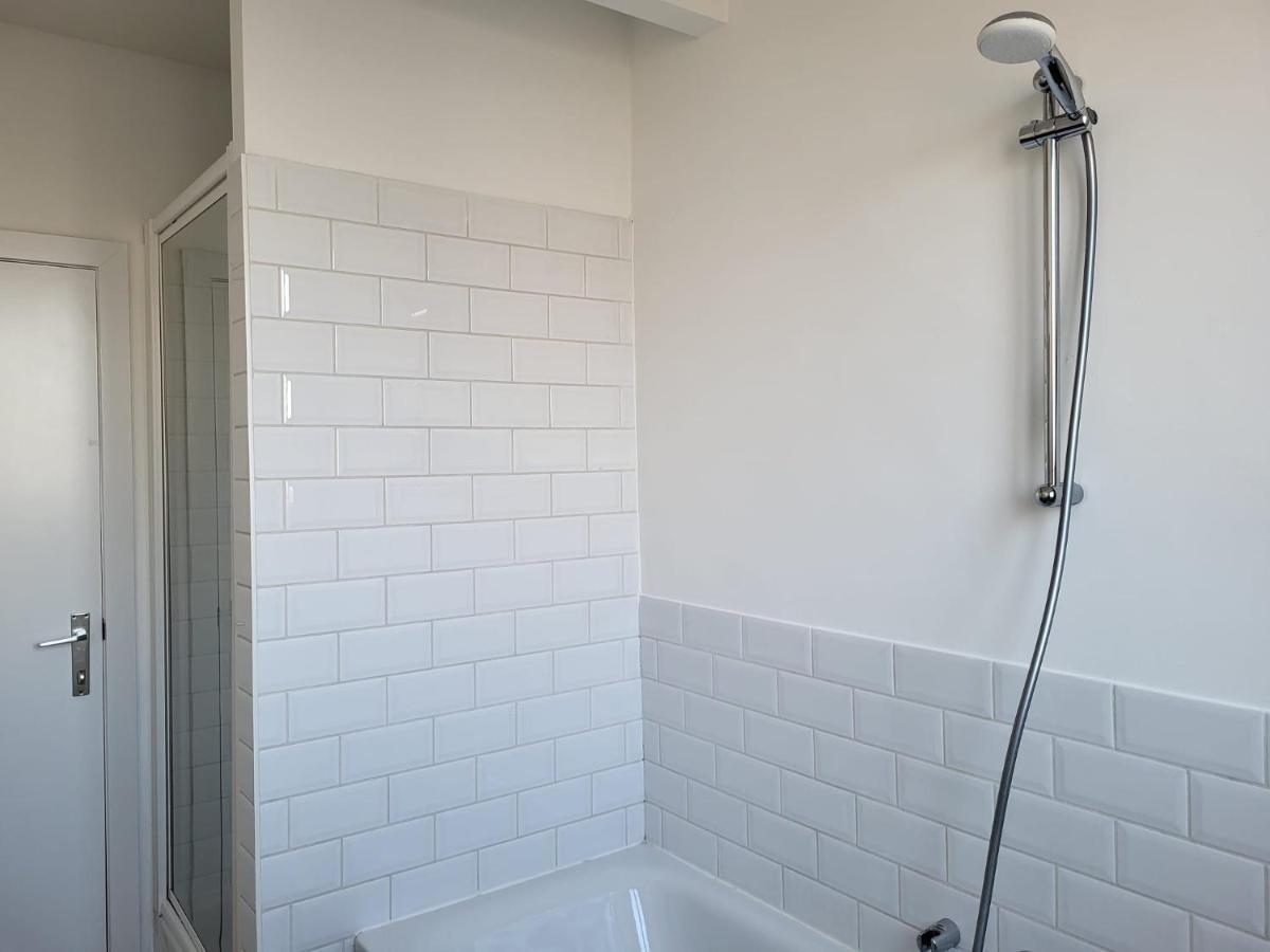 Brussels Bed & Blockchain Private Rooms With Shared Bathroom Etterbeek 外观 照片