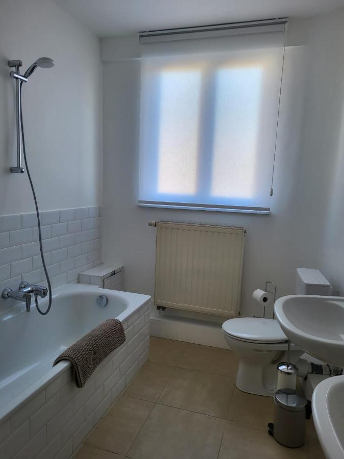 Brussels Bed & Blockchain Private Rooms With Shared Bathroom Etterbeek 外观 照片