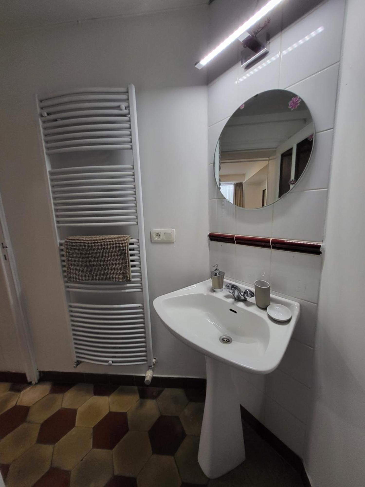 Brussels Bed & Blockchain Private Rooms With Shared Bathroom Etterbeek 客房 照片